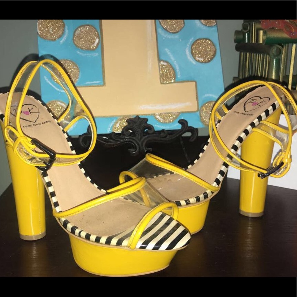Subway yellow Pump
